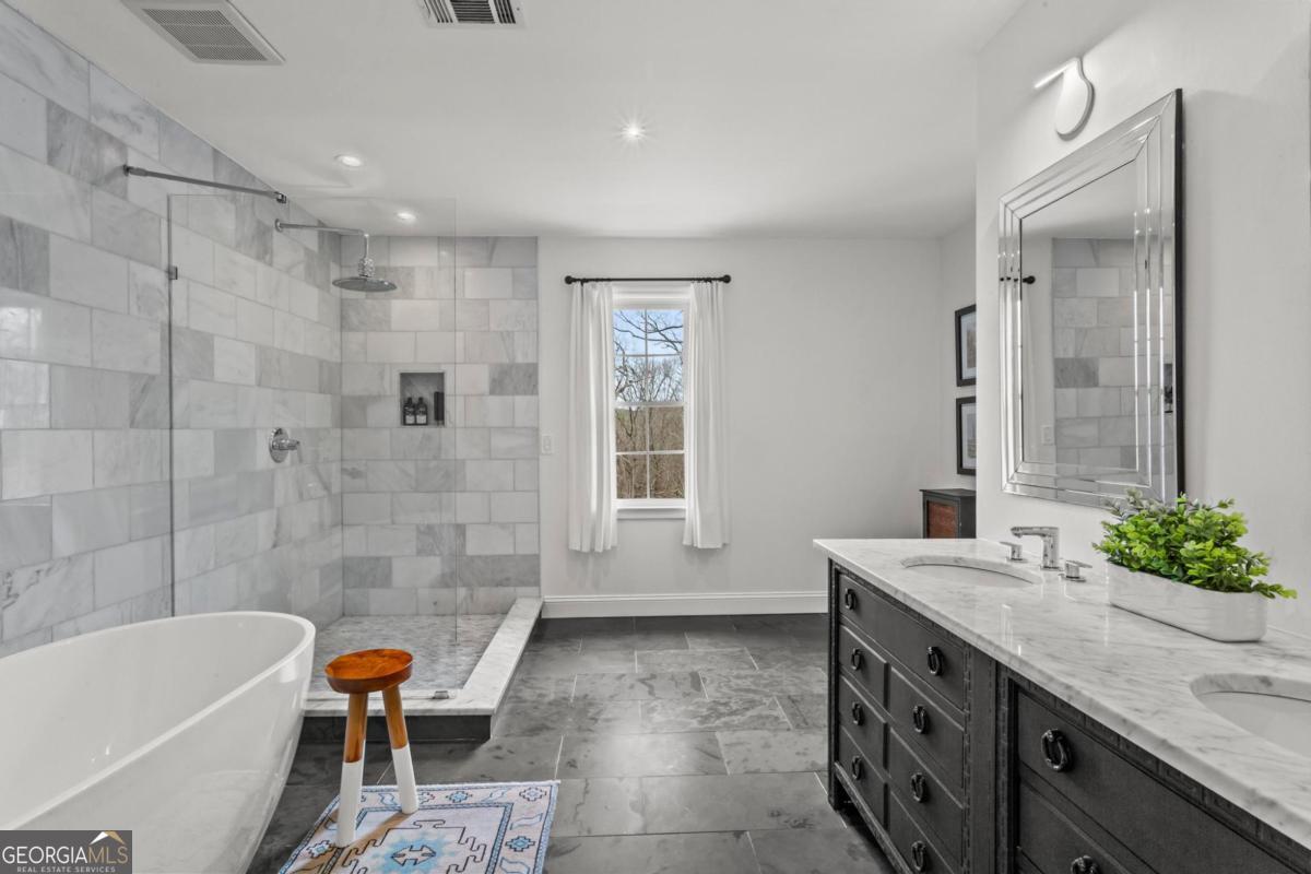 4061 River Cliff Chase