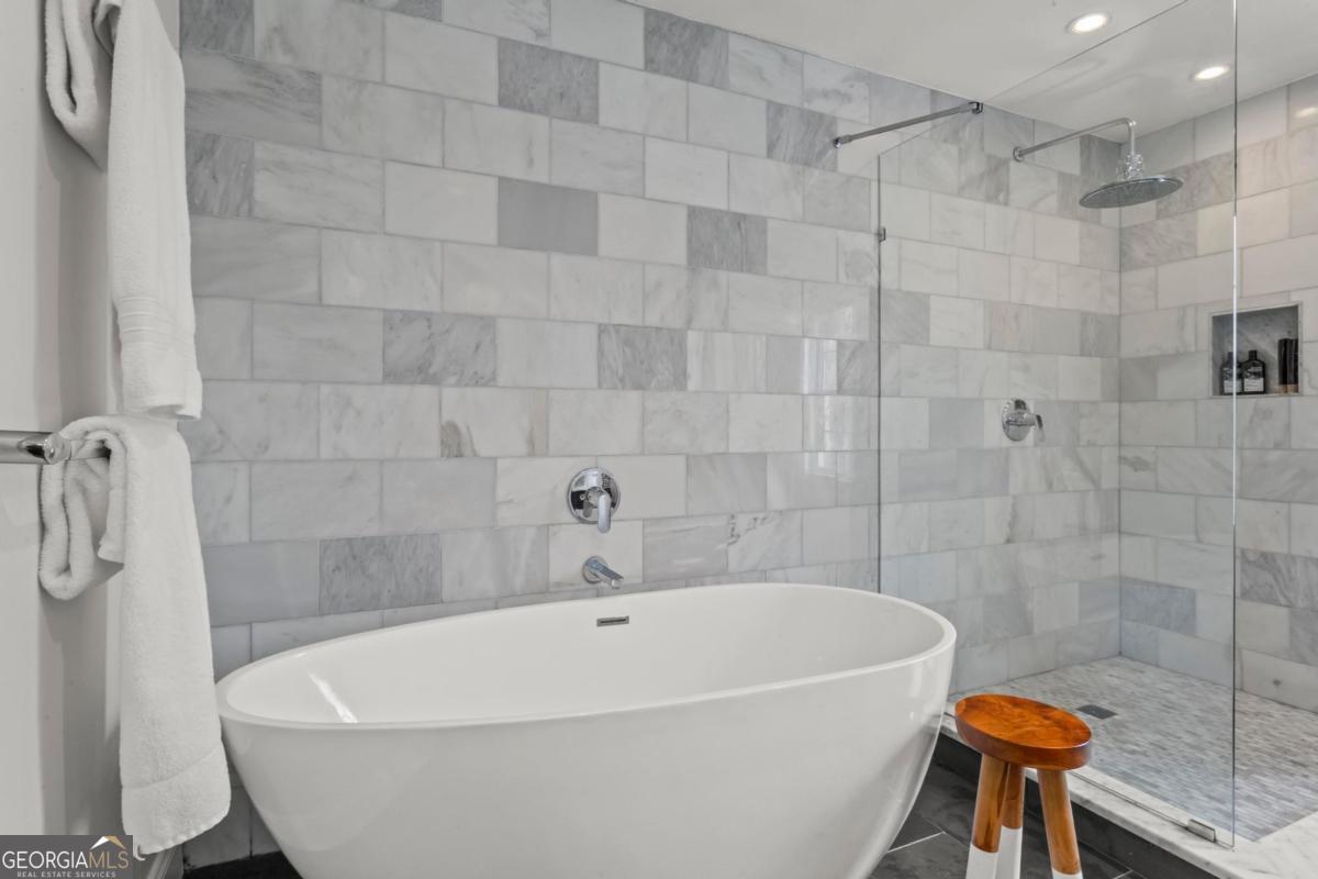 4061 River Cliff Chase