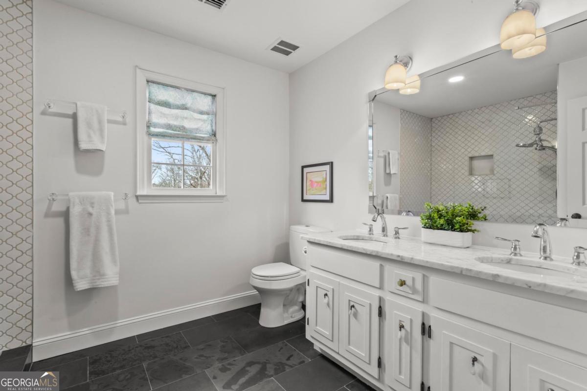 4061 River Cliff Chase