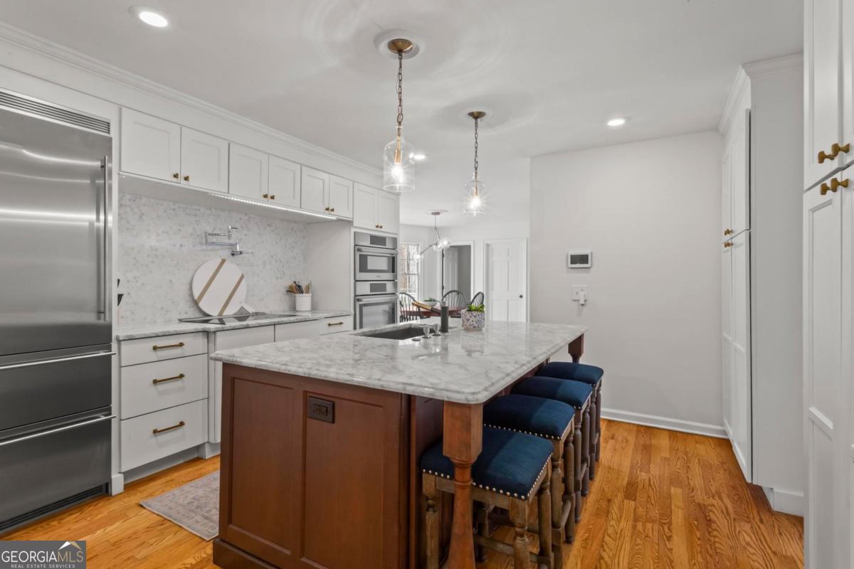 4061 River Cliff Chase