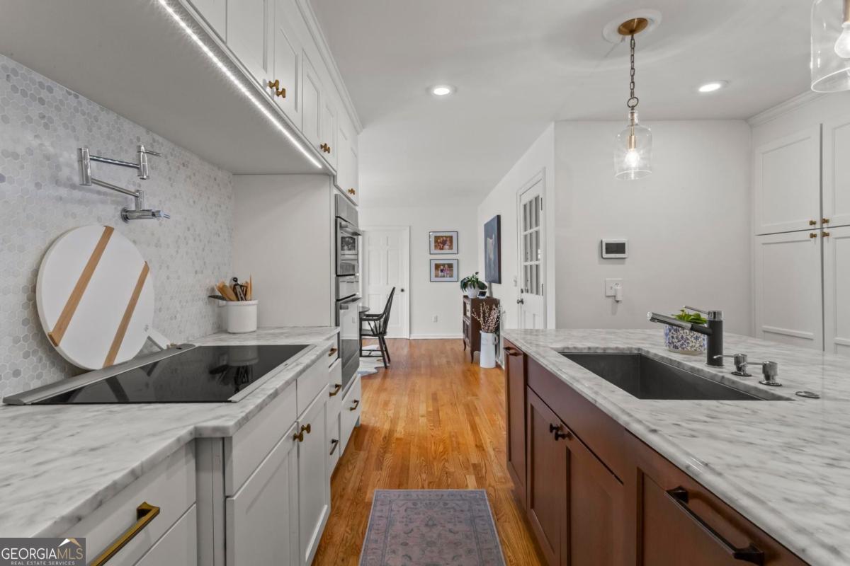 4061 River Cliff Chase