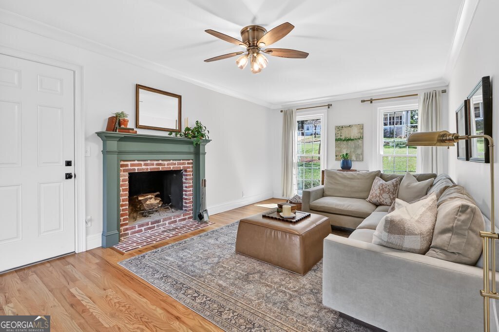 384 Lamplighter Lane SE