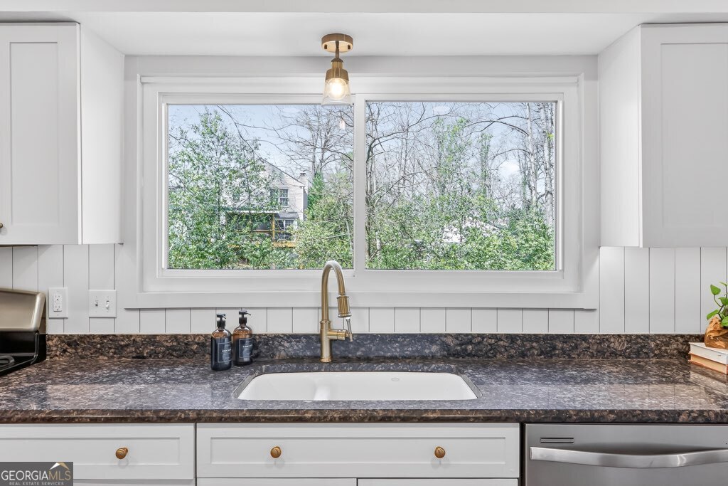 384 Lamplighter Lane SE