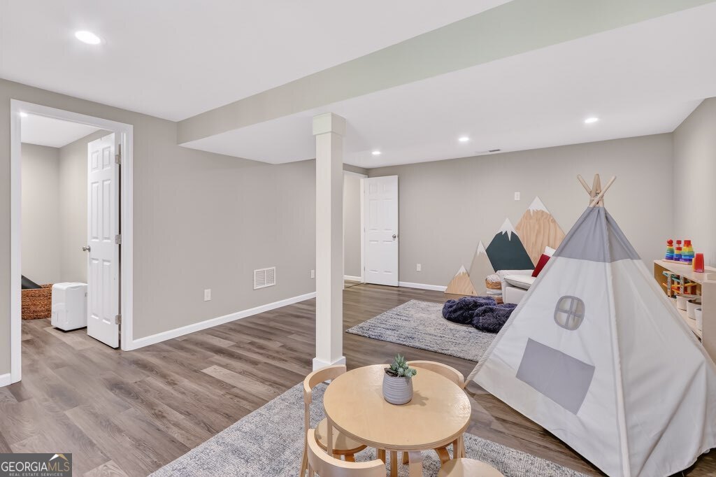 384 Lamplighter Lane SE