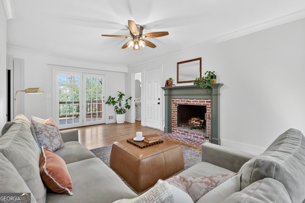 384 Lamplighter Lane SE