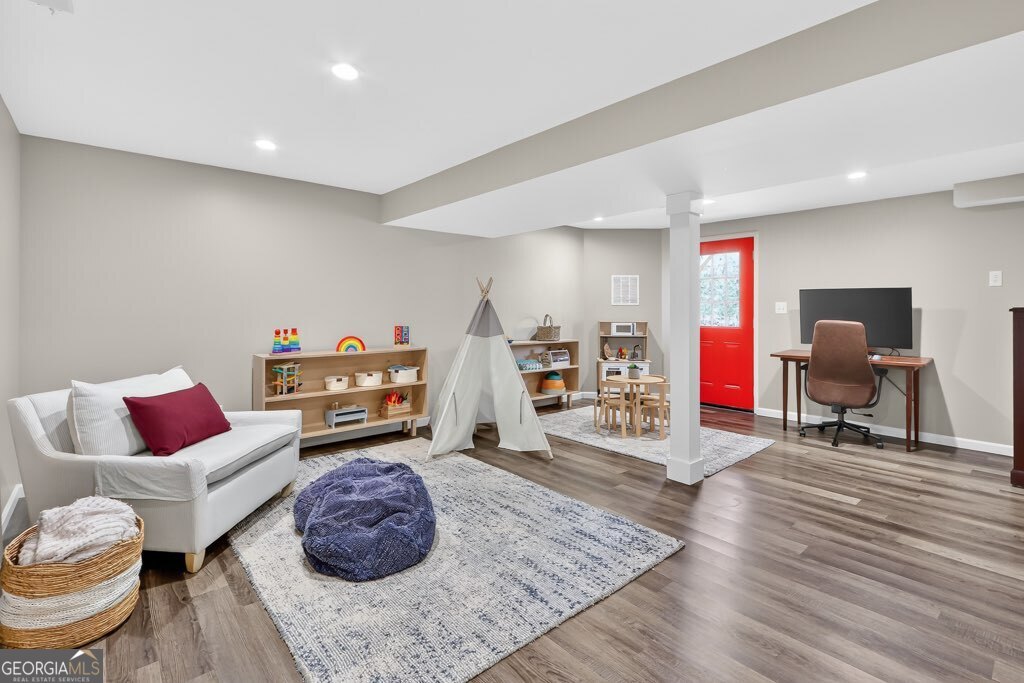 384 Lamplighter Lane SE