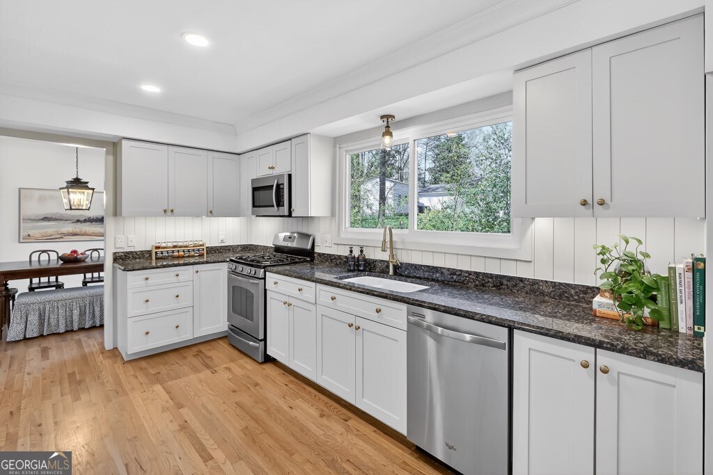 384 Lamplighter Lane SE