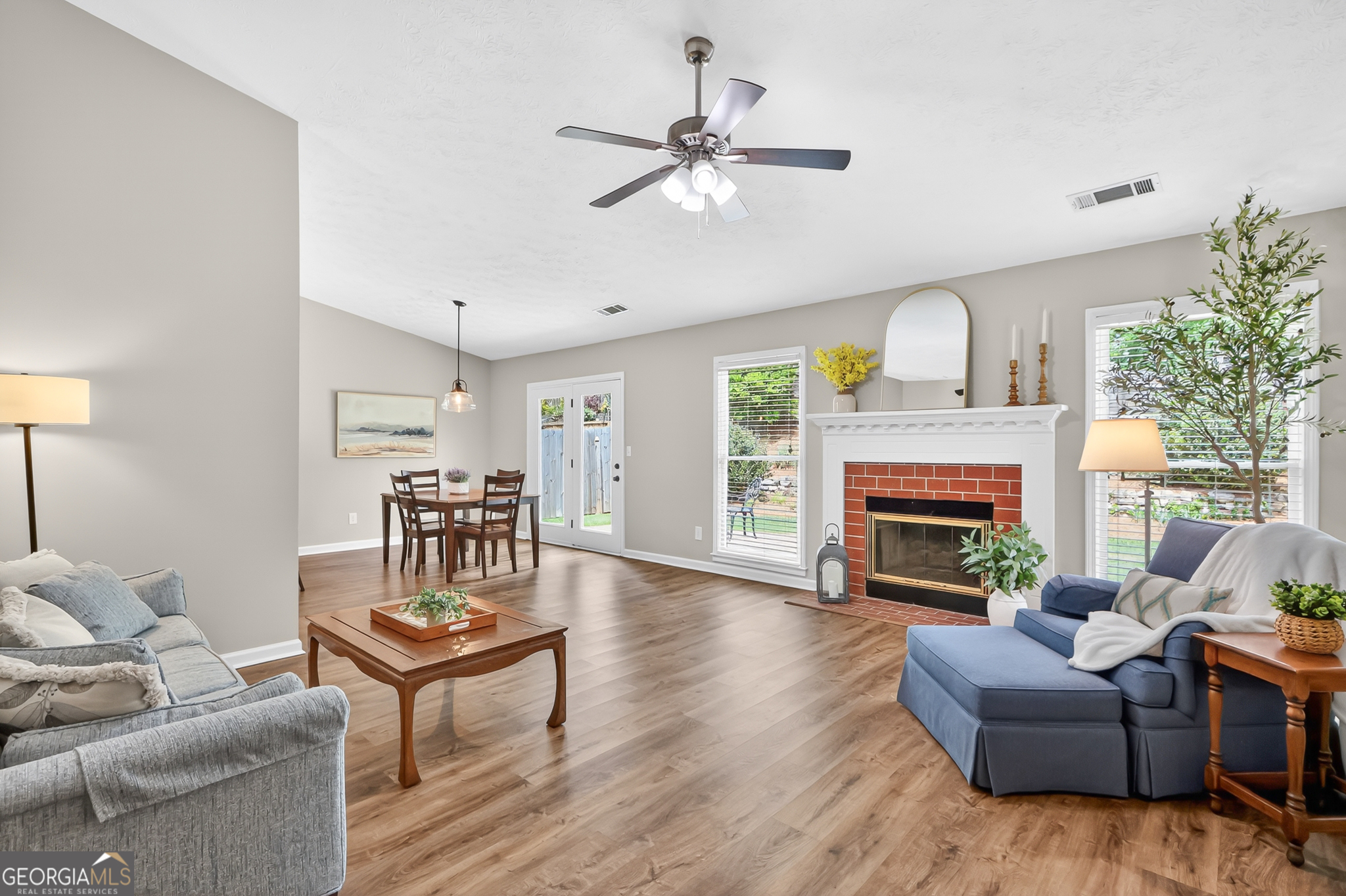 215 Tanners Court