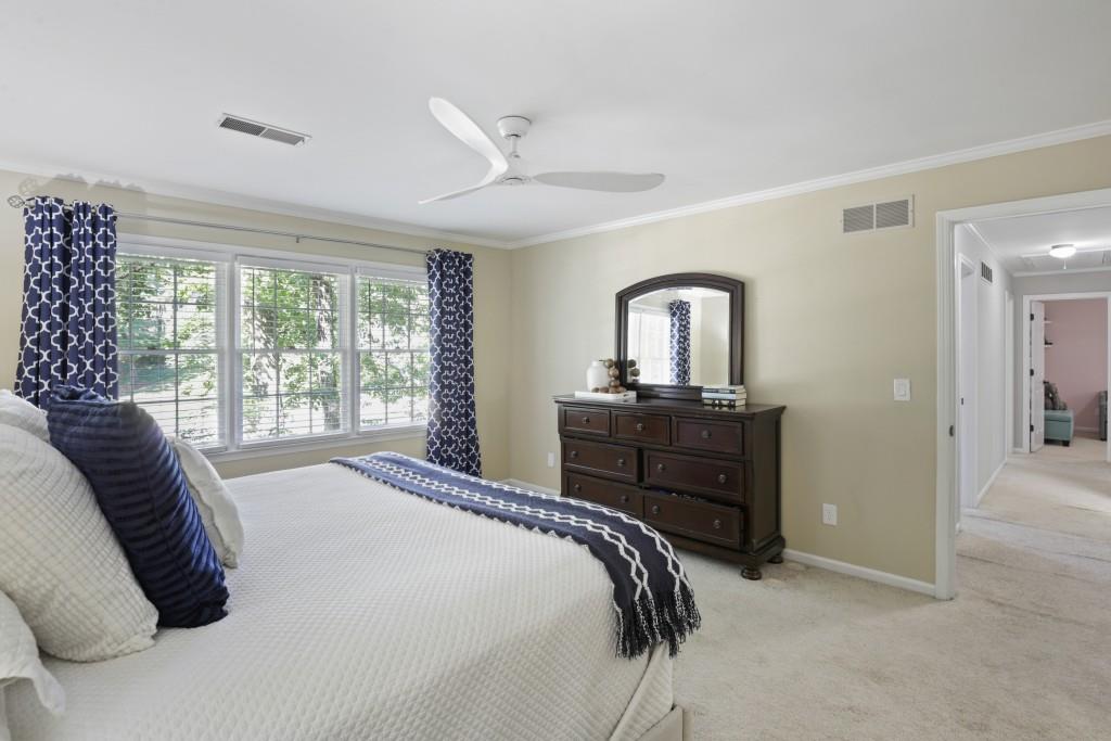 300 Somerset Lane SE