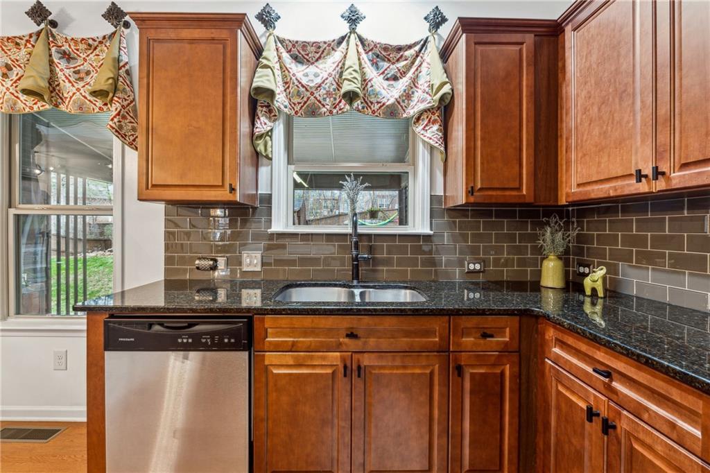 114 Lakestone Parkway