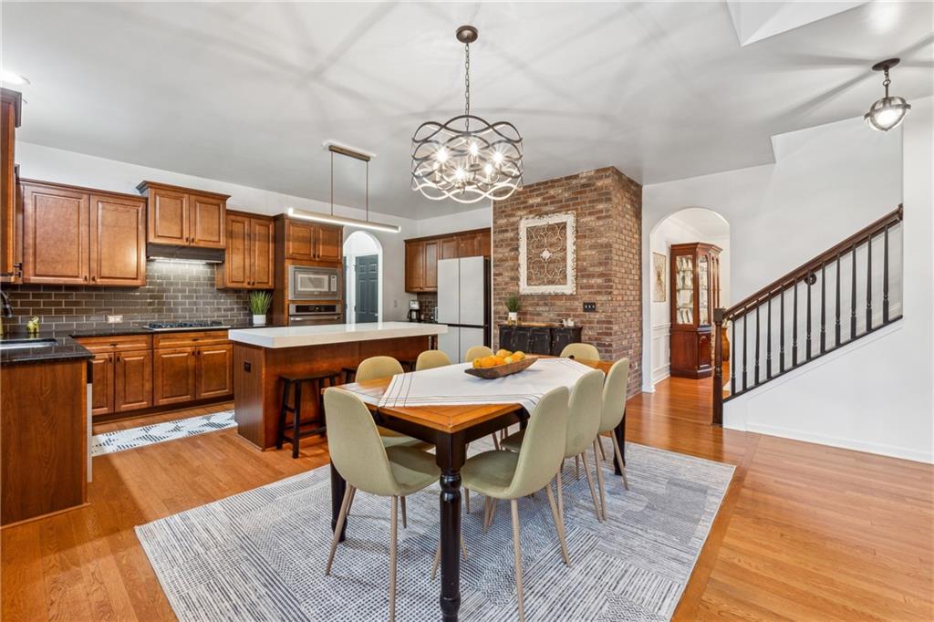 114 Lakestone Parkway