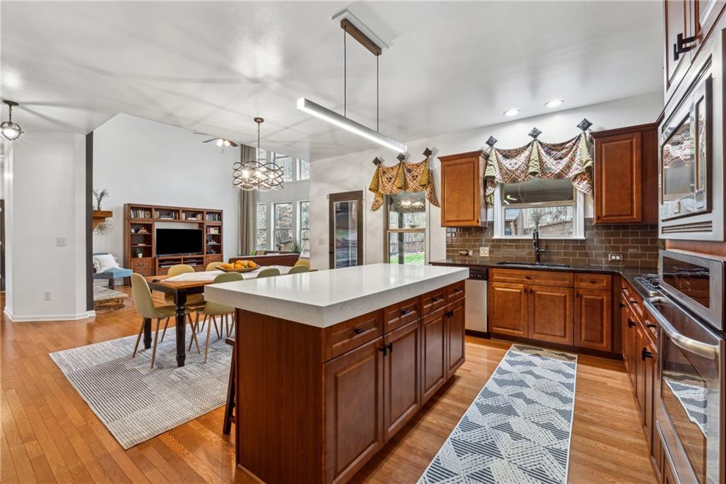 114 Lakestone Parkway