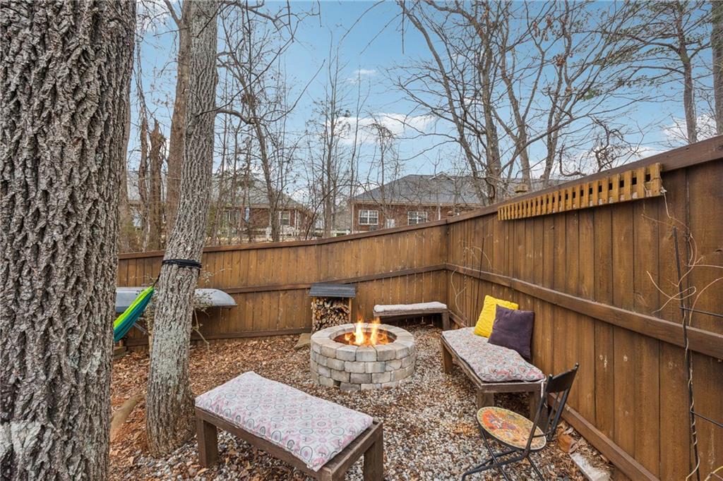 114 Lakestone Parkway