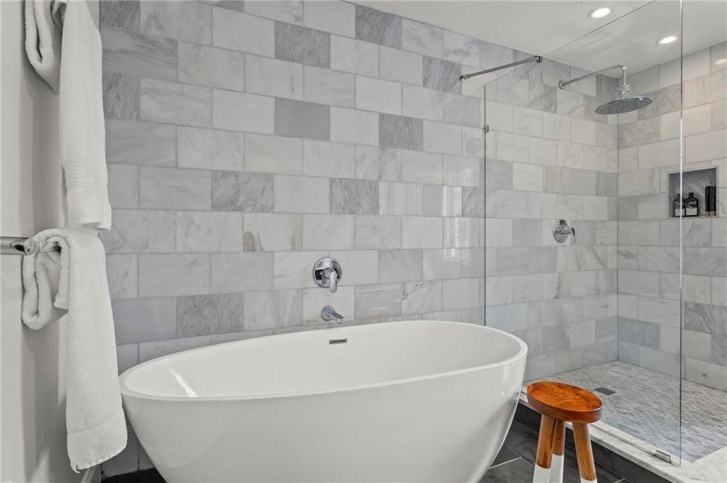 4061 River Cliff Chase