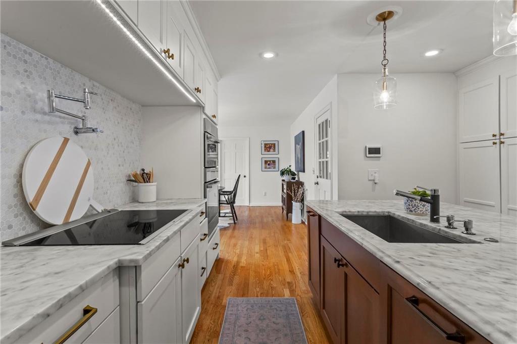 4061 River Cliff Chase