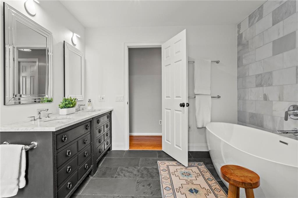 4061 River Cliff Chase