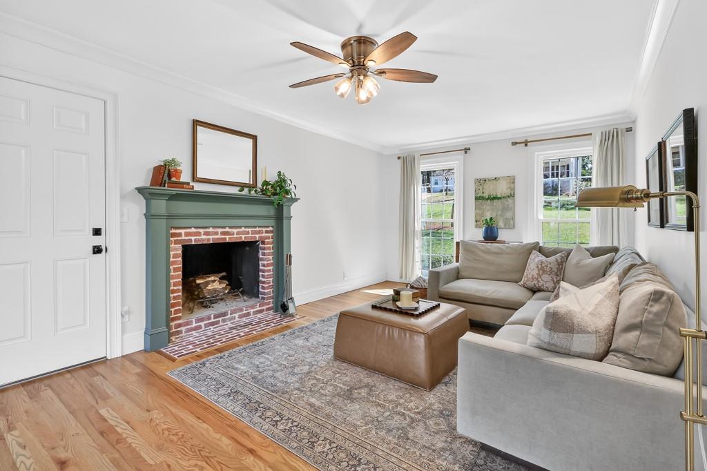 384 Lamplighter Lane SE