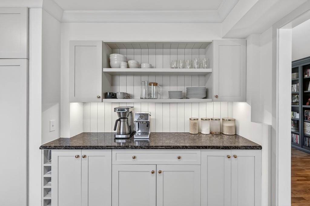 384 Lamplighter Lane SE