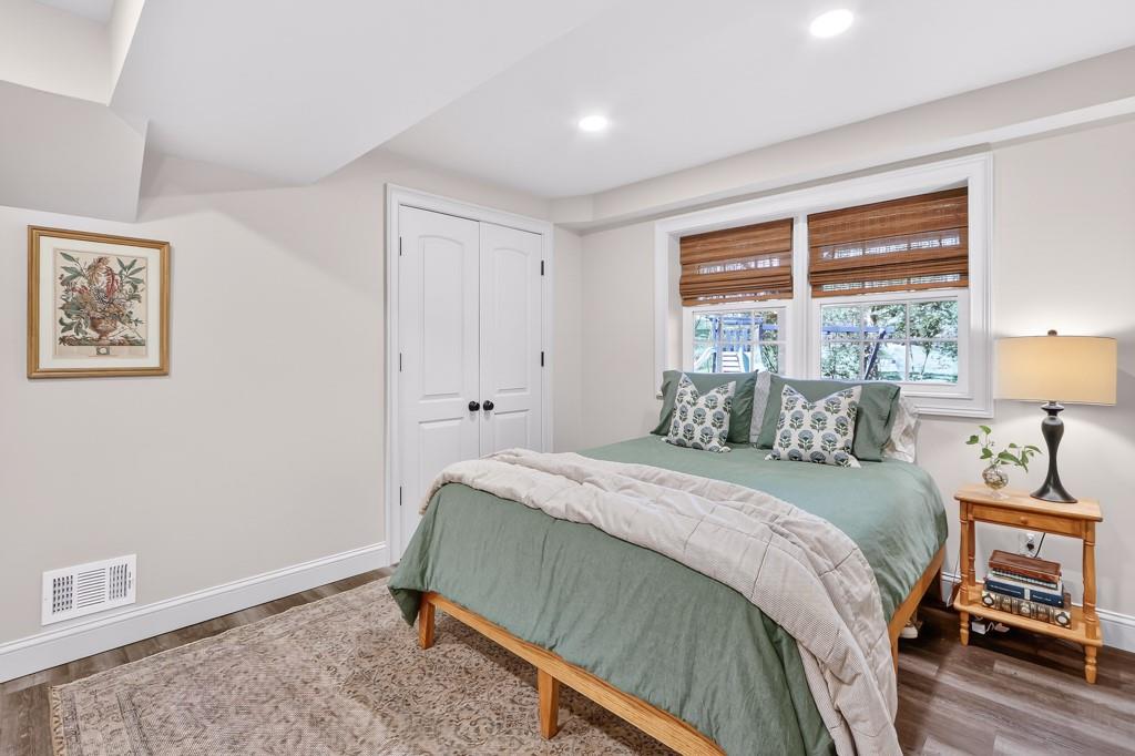 384 Lamplighter Lane SE