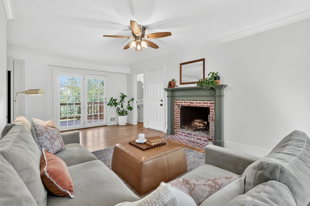 384 Lamplighter Lane SE