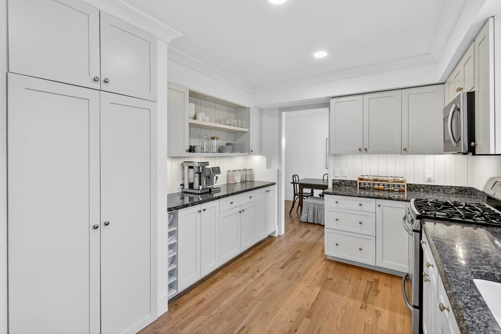 384 Lamplighter Lane SE