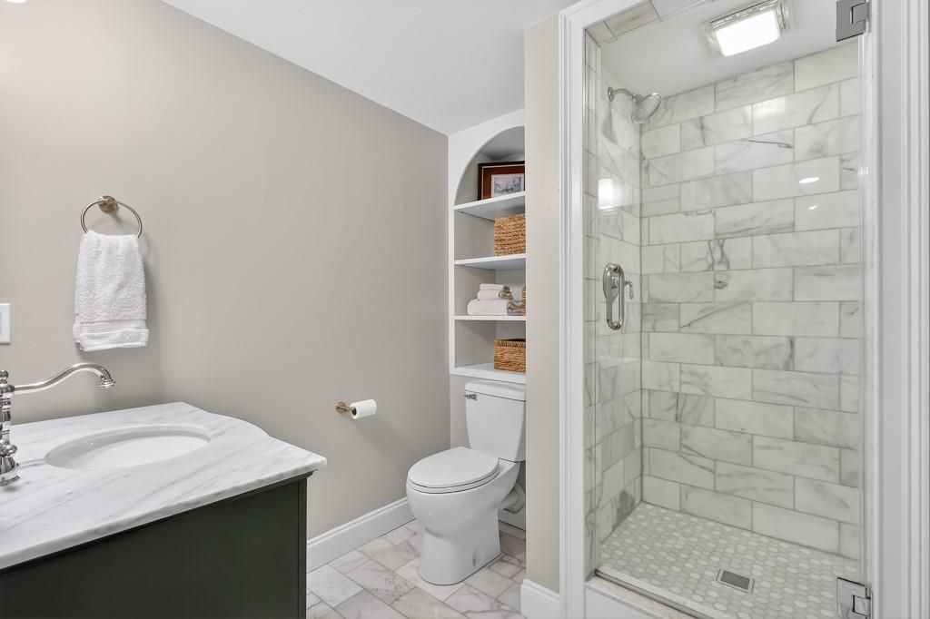 384 Lamplighter Lane SE