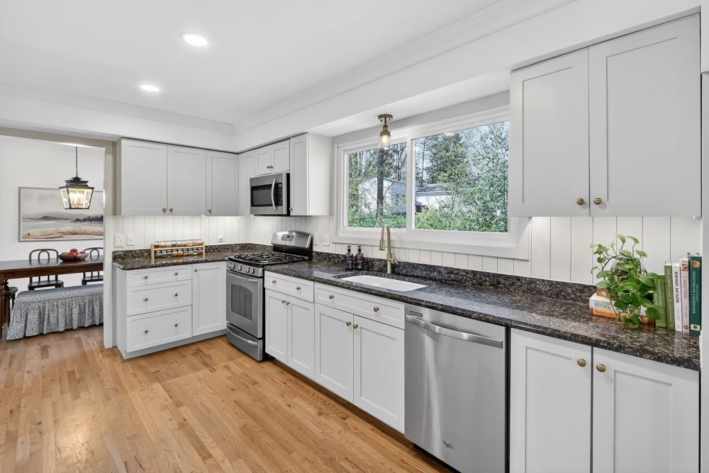 384 Lamplighter Lane SE