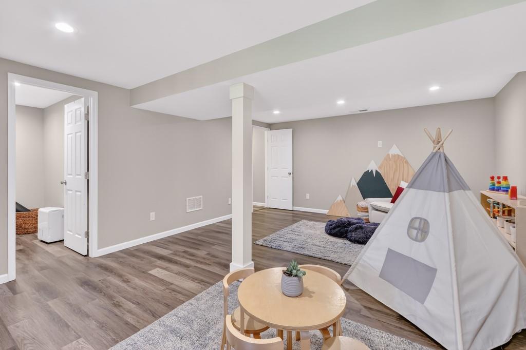 384 Lamplighter Lane SE