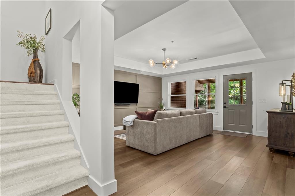 2424 Loxford Lane