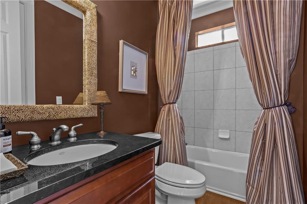 2424 Loxford Lane