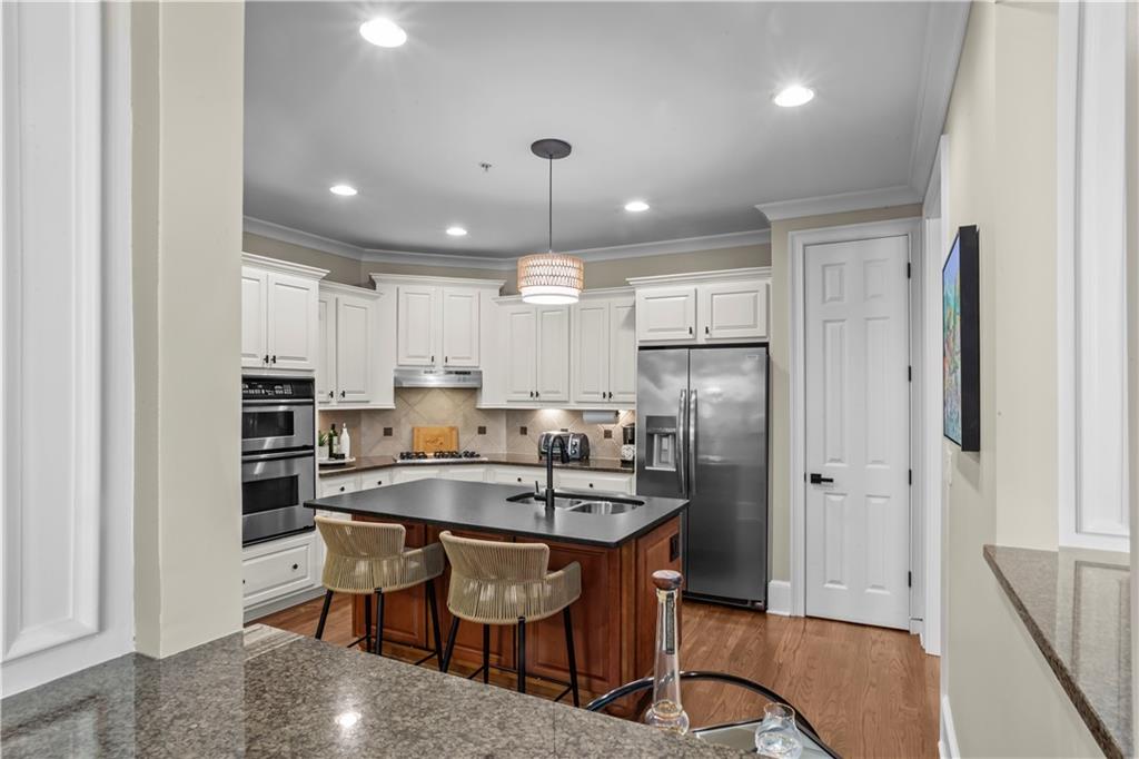2424 Loxford Lane