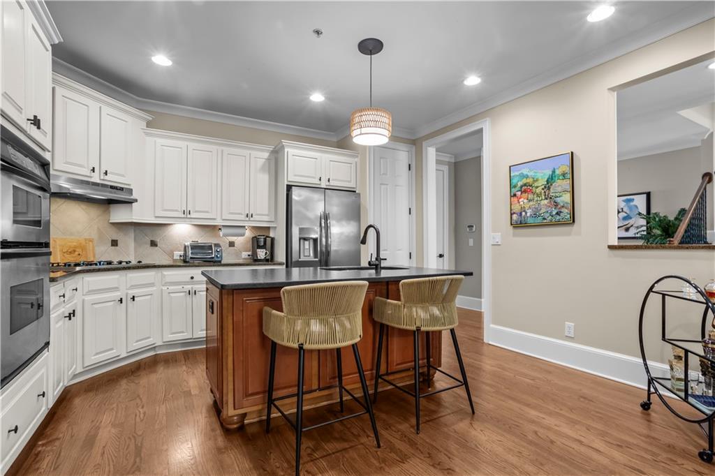 2424 Loxford Lane