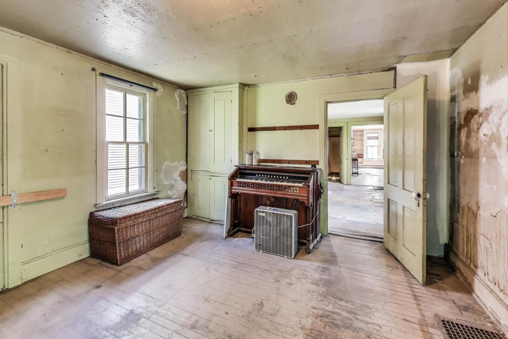 214 W Fremont Street