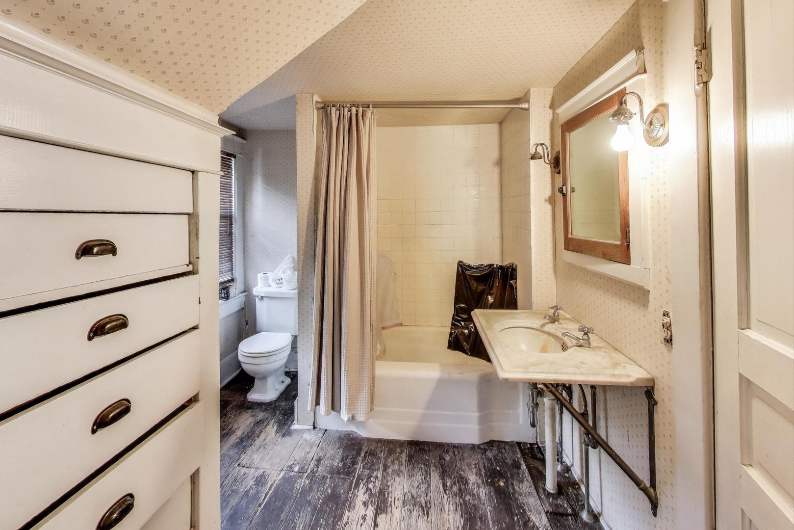 214 W Fremont Street