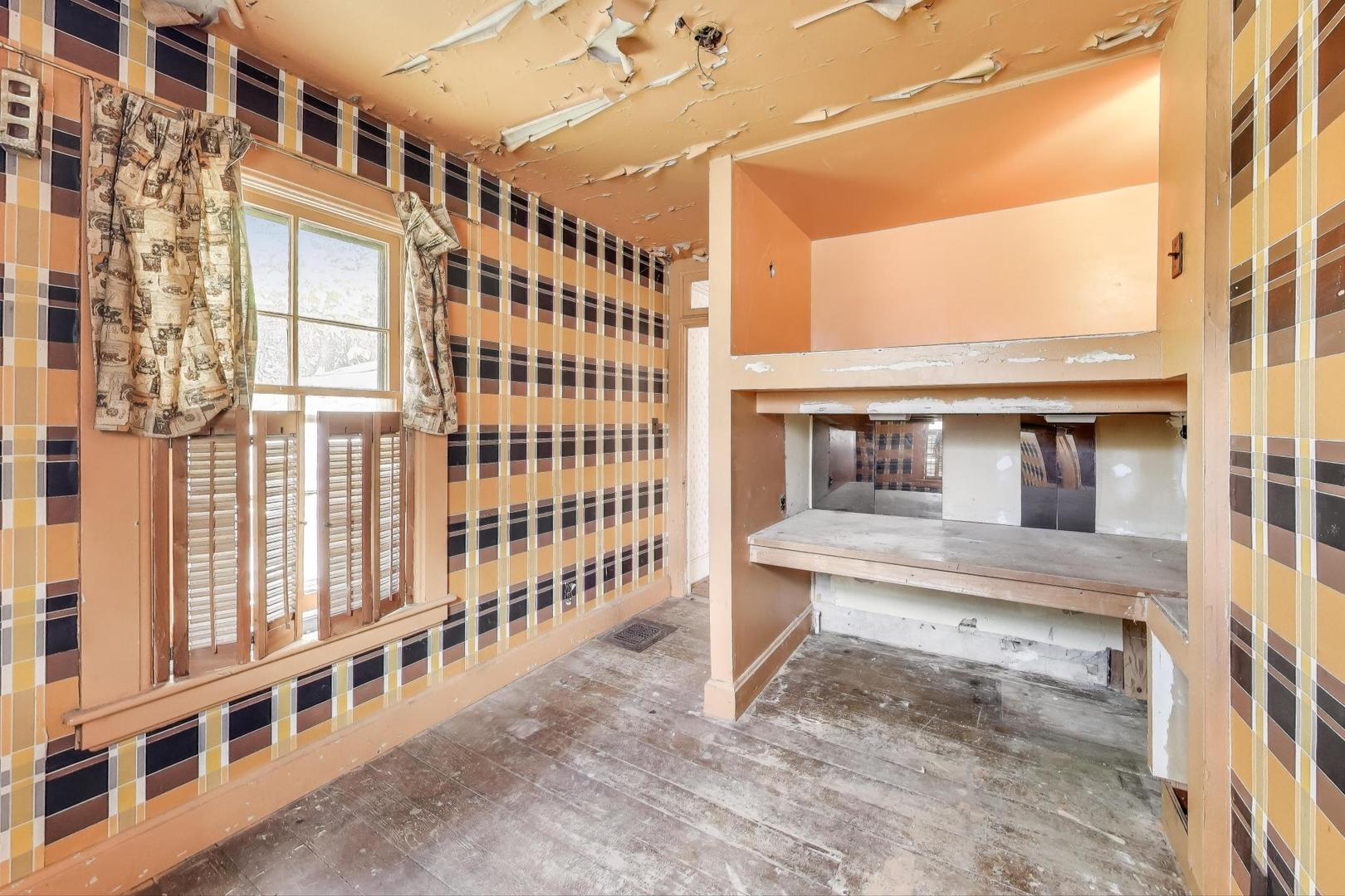 214 W Fremont Street