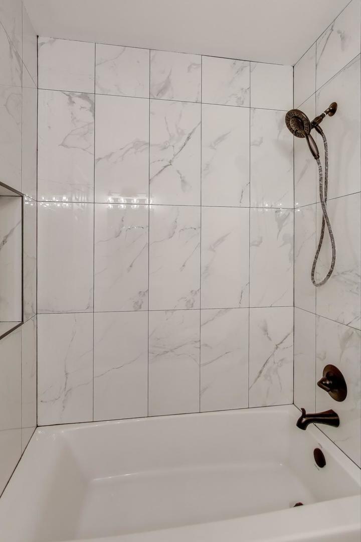 609 Hanover Court Unit: X-1