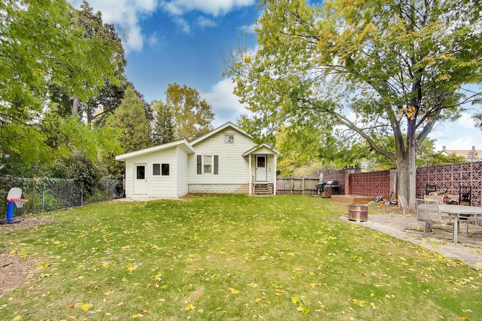 121 W Fremont Street