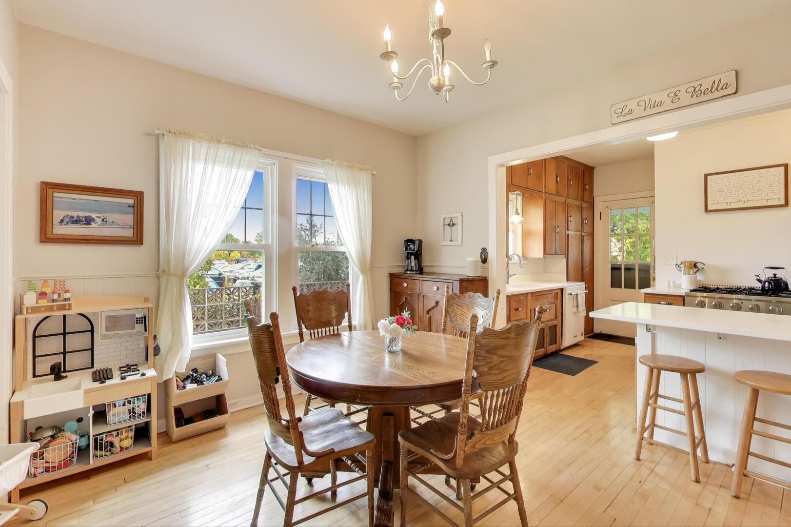 121 W Fremont Street