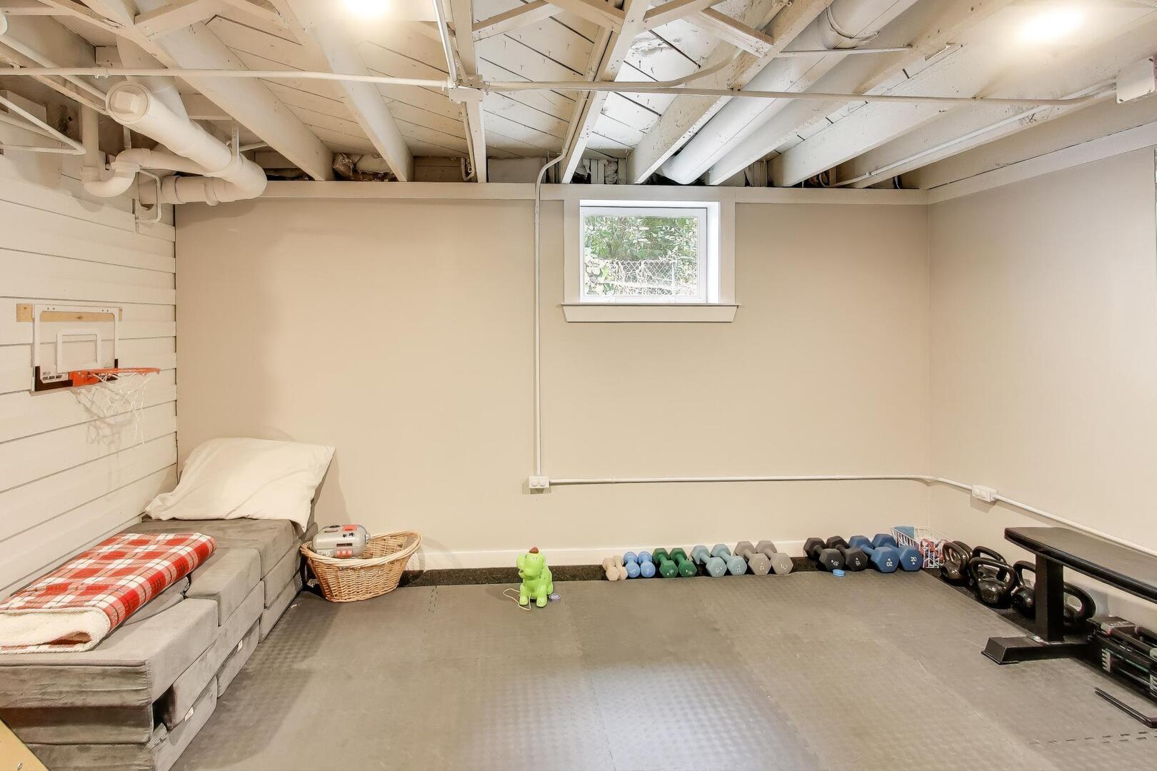 121 W Fremont Street