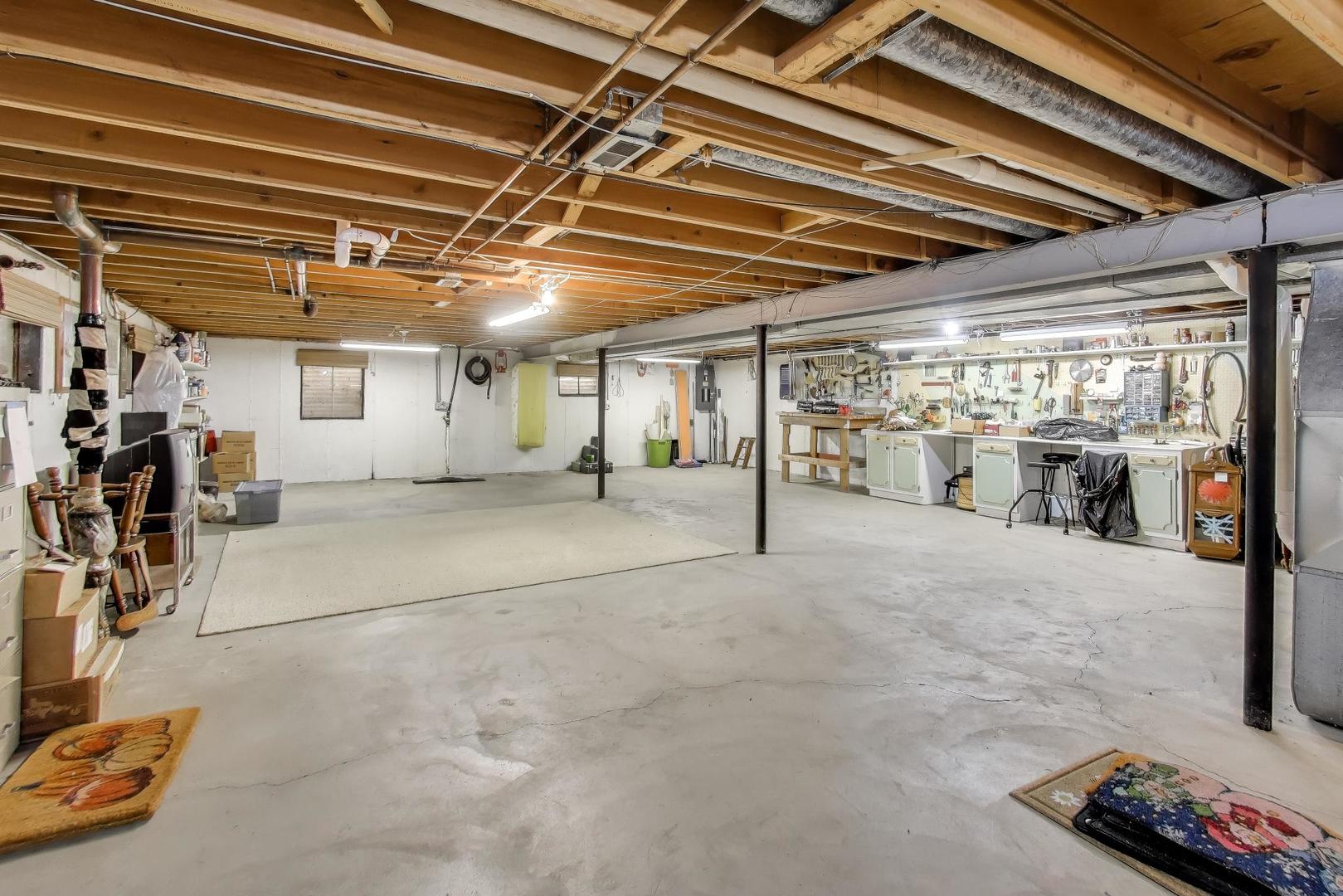 2011 E Robinhood Lane