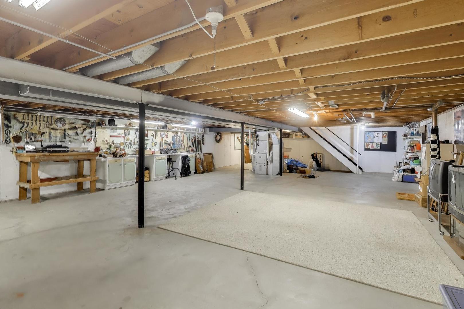 2011 E Robinhood Lane