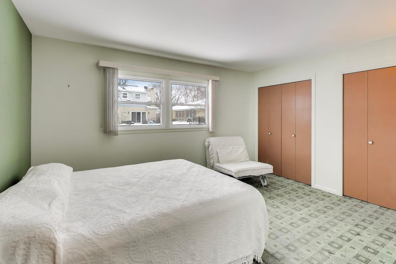 2011 E Robinhood Lane