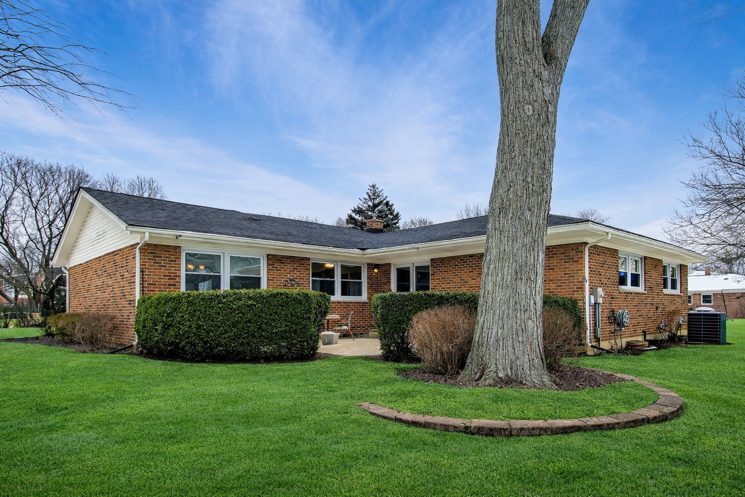 2011 E Robinhood Lane