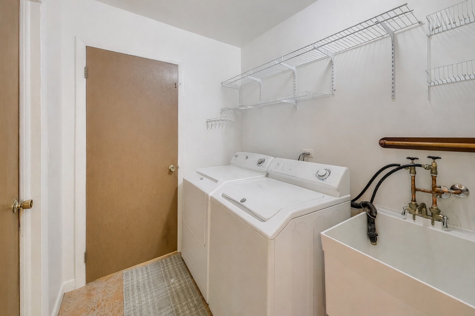 2011 E Robinhood Lane