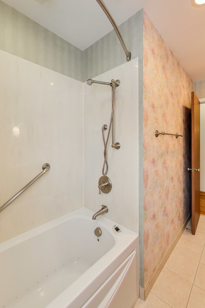 2011 E Robinhood Lane