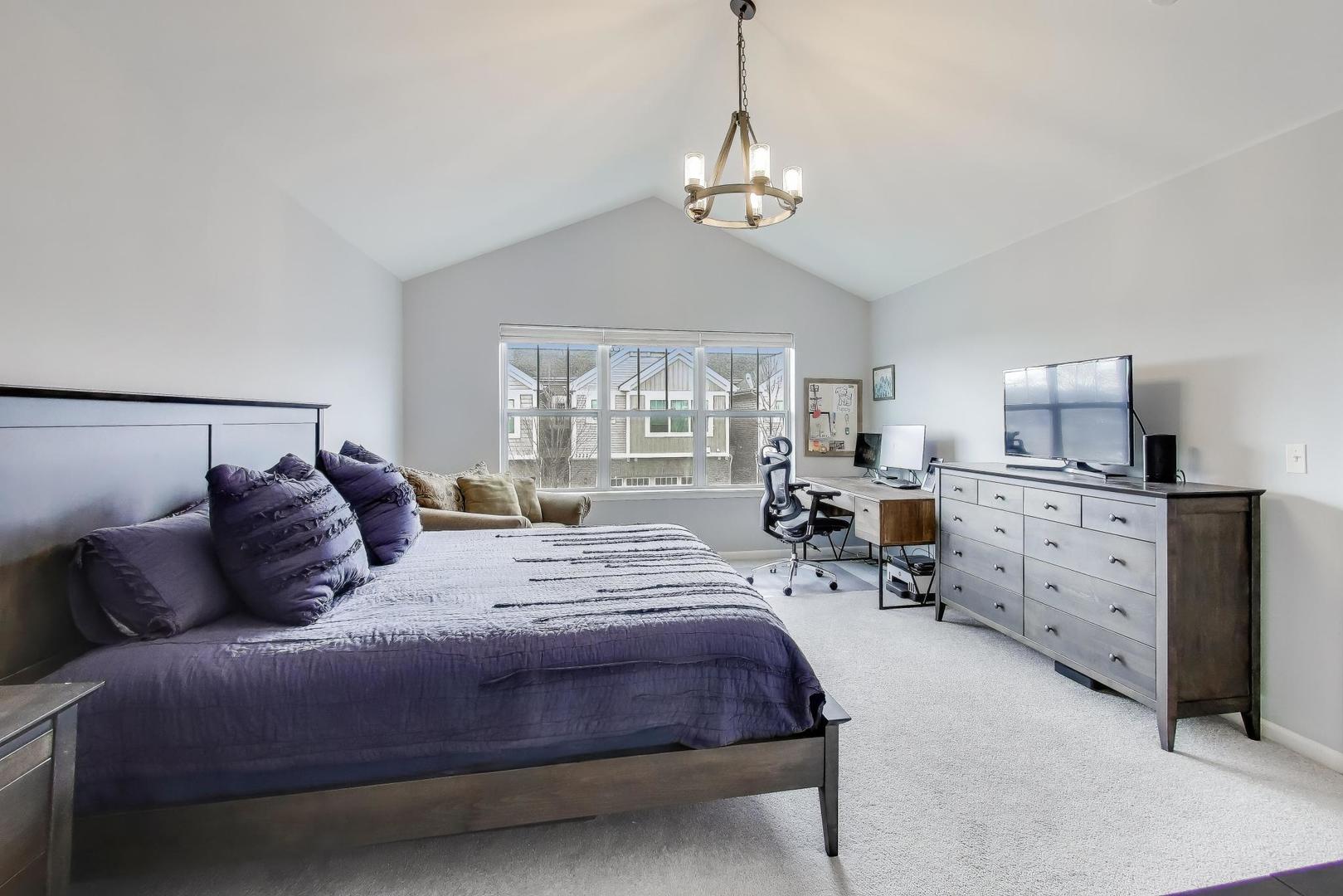 3223 N Heritage Lane