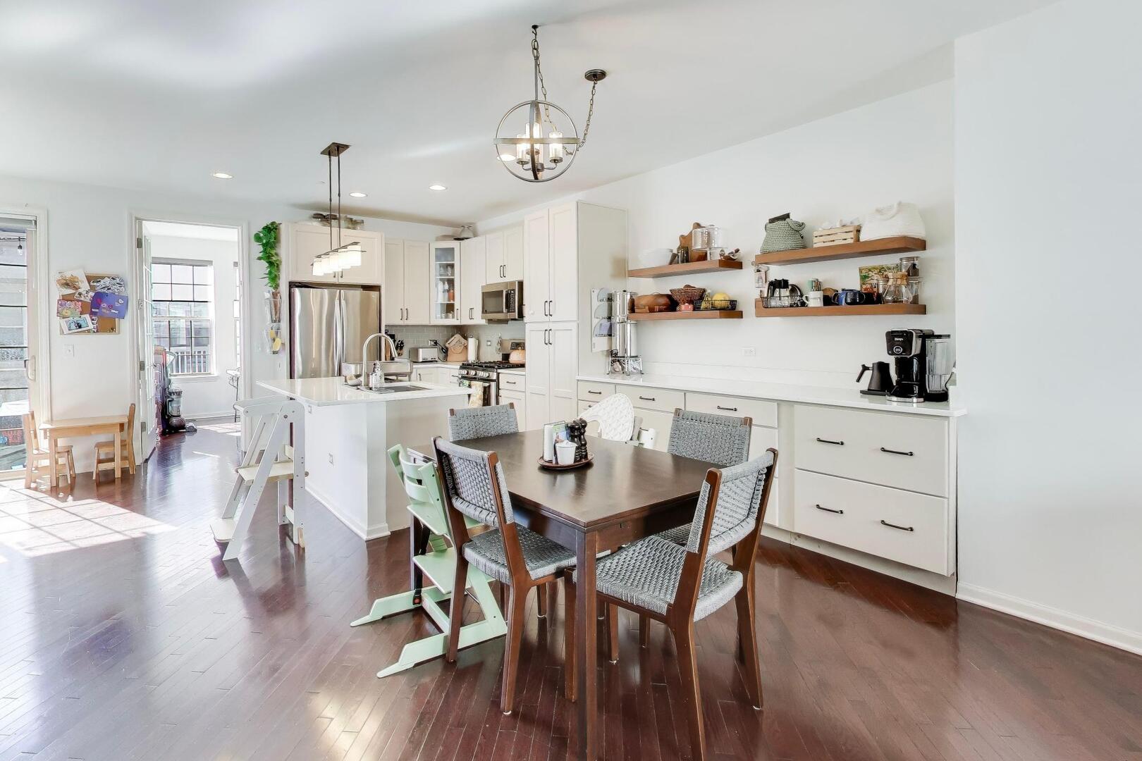 303 S Northwest Highway Unit: 2