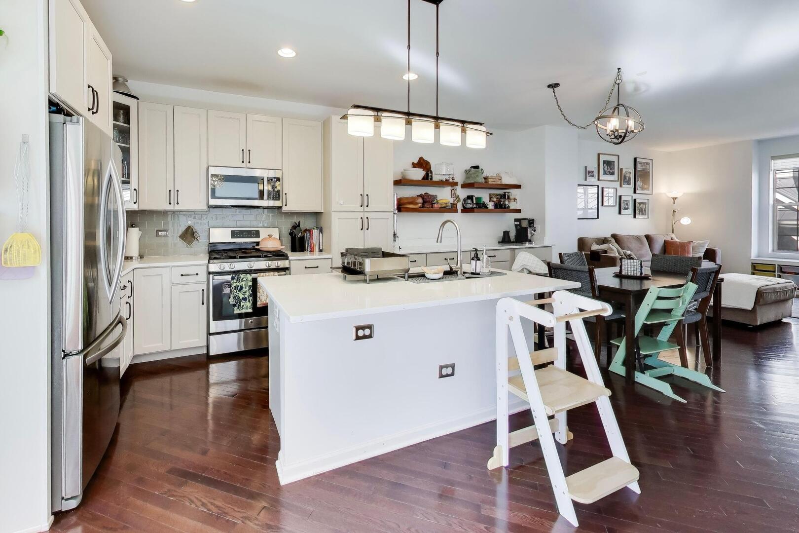 303 S Northwest Highway Unit: 2