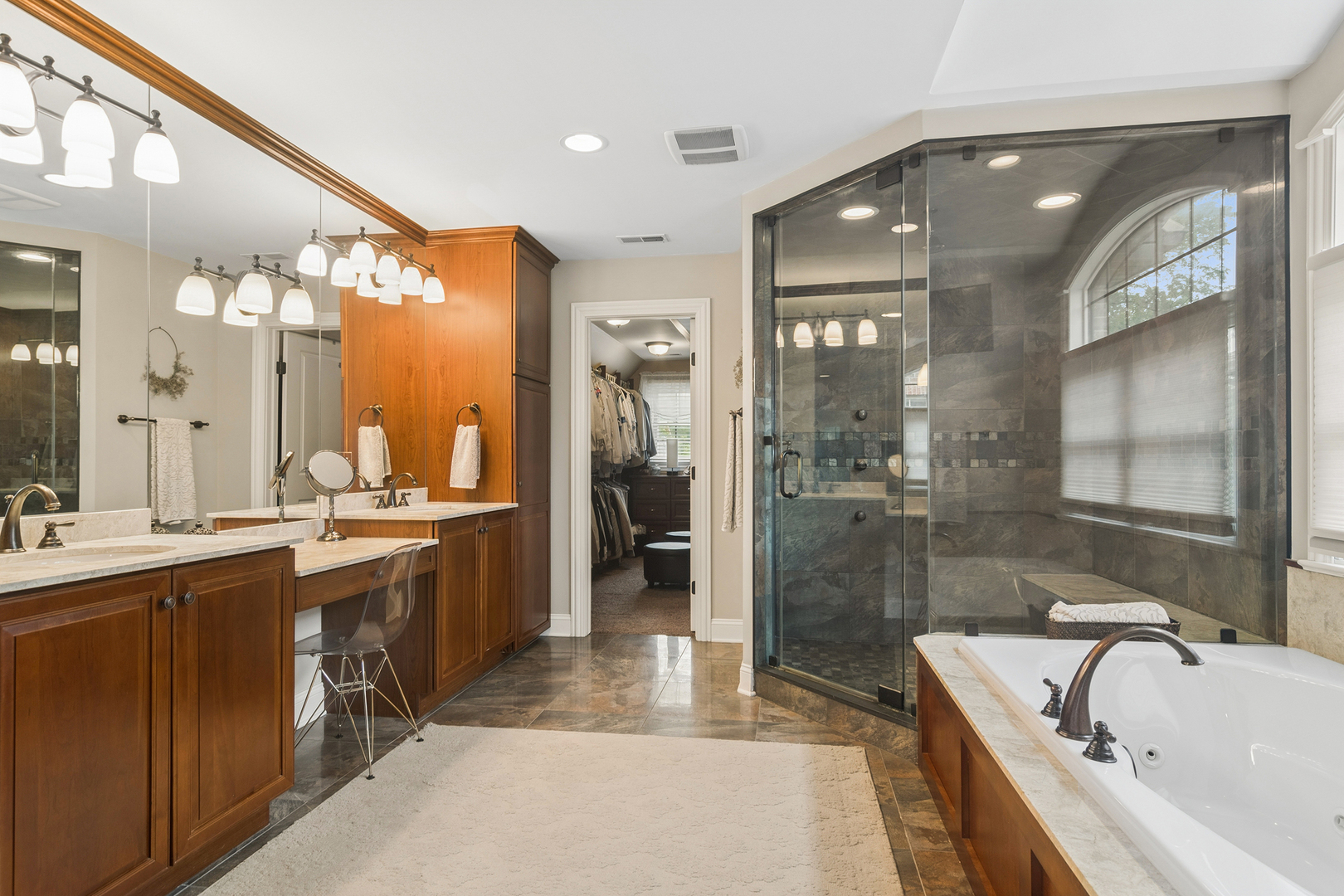 1301 N Chicago Avenue