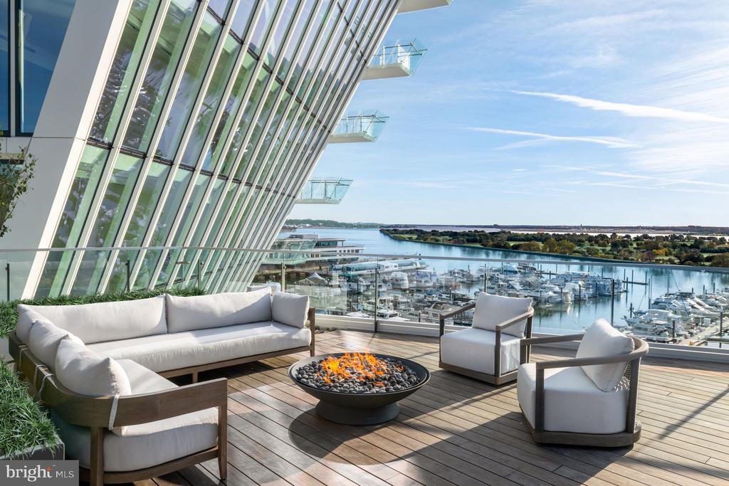 601 WHARF STREET SW 303